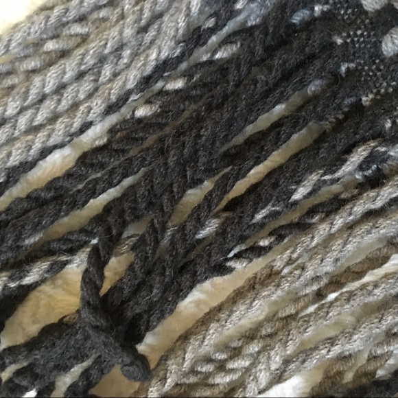 Cozy Charcoal Gray Woven Checkered Scarf w tassels - Picture 6 of 8